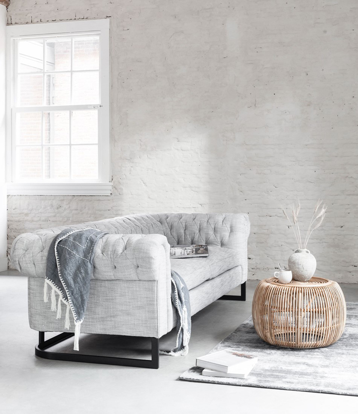 3 Sitzer Sofa Revolution Chesterfield Stoff hellgrau 238 cm